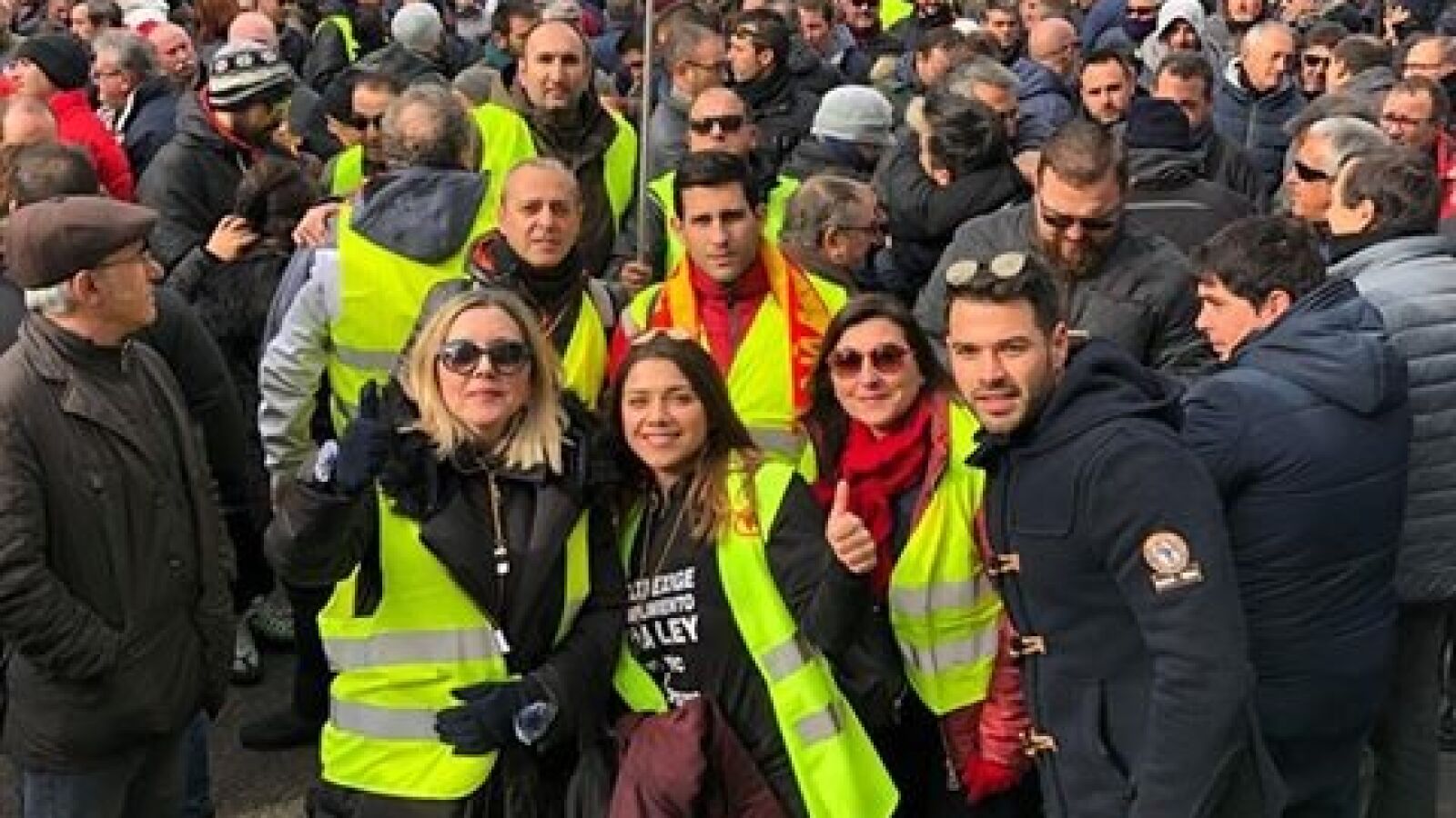 Los taxistas madrileños anuncian en la Eurocámara acciones legales contra Uber, Cabify y el Estado