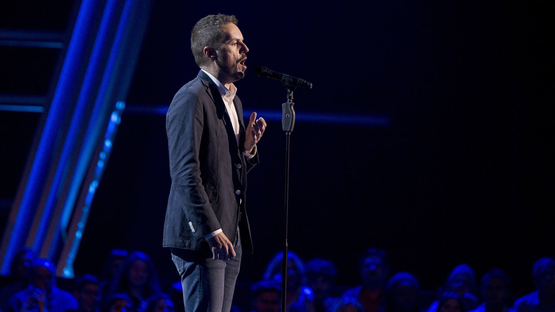 V&iacute;deo: &Aacute;ngel Cort&eacute;s canta &lsquo;Una furtiva l&aacute;grima&rsquo; en las &lsquo;Audiciones a ciegas&rsquo;