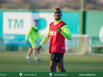 Florentin Pogba, entrenando con el Elche Florentin Pogba, entrenando con el Elche