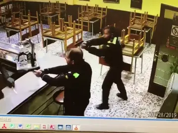 Pillado in fraganti: la policía detiene a un atracador que amenazaba con una navaja al dueño de un bar Pillado in fraganti: la policía detiene a un atracador que amenazaba con una navaja al dueño de un bar