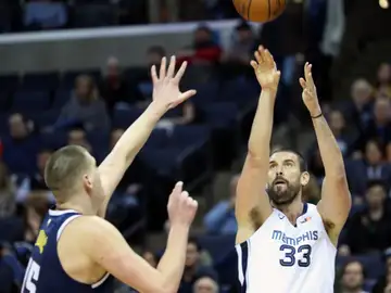Marc Gasol, en acción ante los Denver Nuggets Marc Gasol, en acción ante los Denver Nuggets