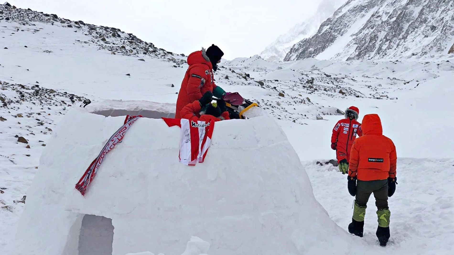 Parte de la expedición de Alex Txikon en el K2 Parte de la expedición de Alex Txikon en el K2