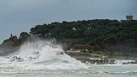 El oleaje en la Península de la Magdalena de Santander El oleaje en la Península de la Magdalena de Santander