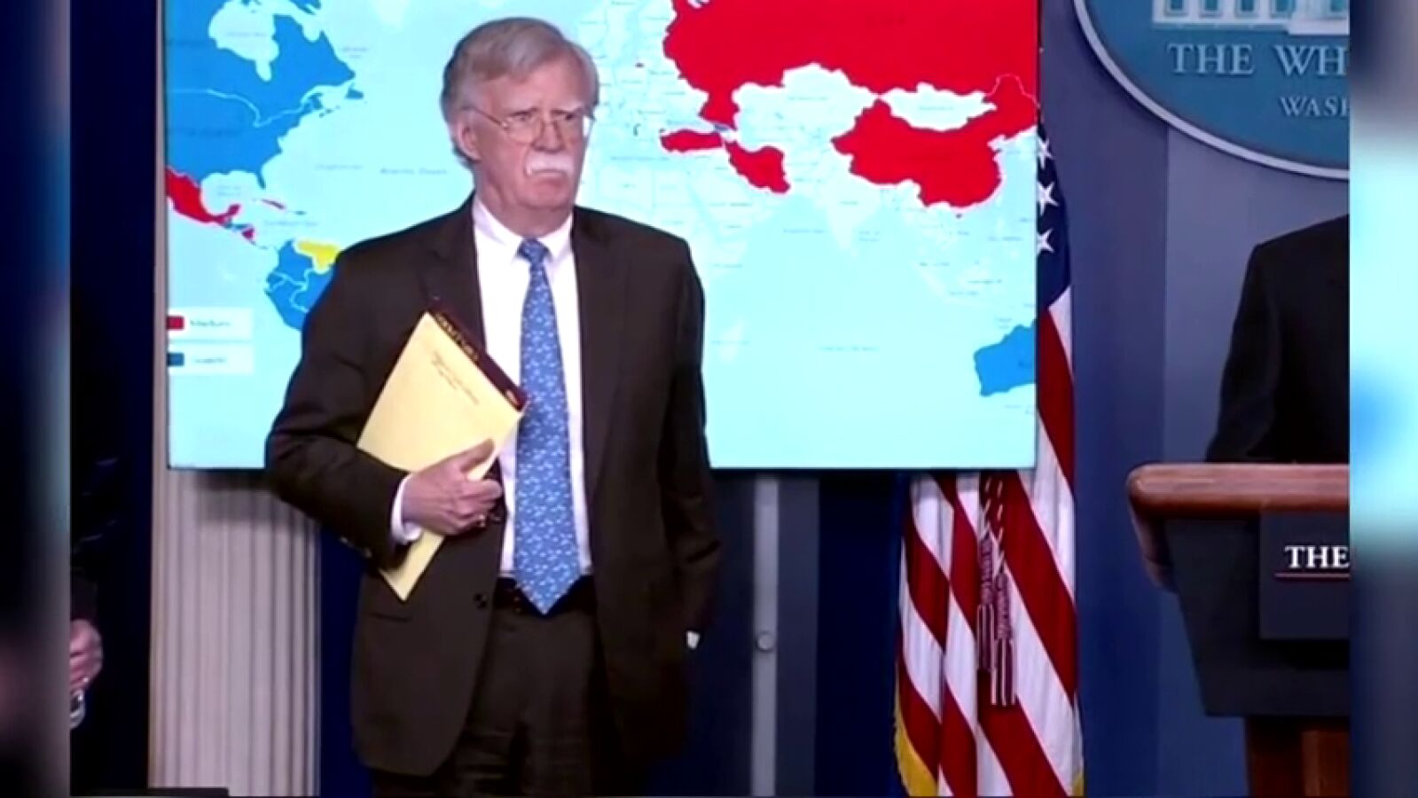 Un asesor de seguridad de Trump deja ver 