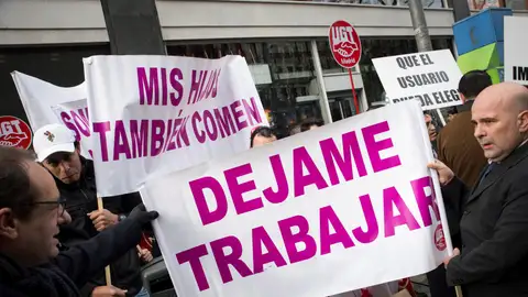 Los conductores de VTC se concentran frente a la sede de Podemos Los conductores de VTC se concentran frente a la sede de Podemos