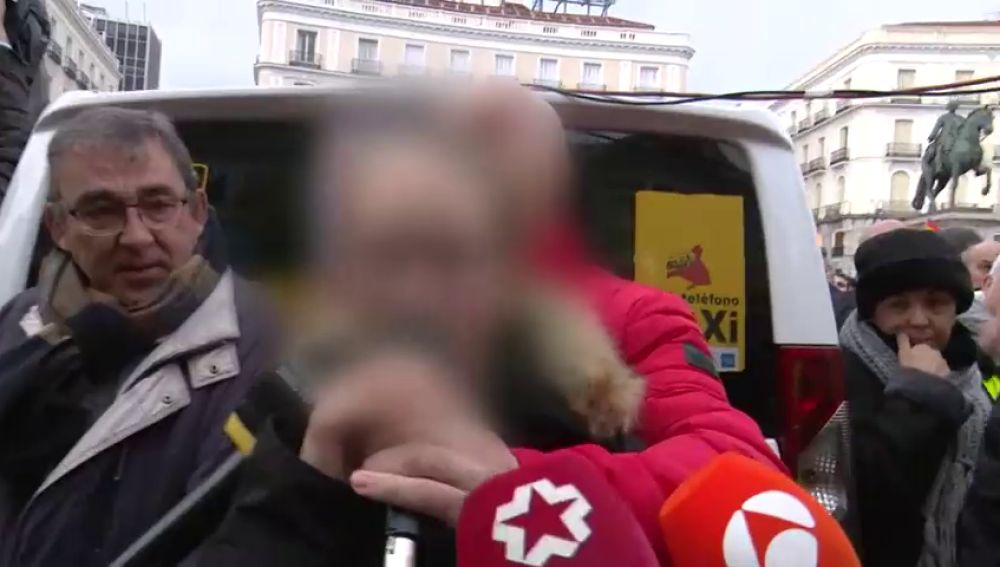 Una niña animada por su padre taxista contra las VTC: "Vamos a conseguir aplastar de una vez a esas asquerosas cucarachas"
