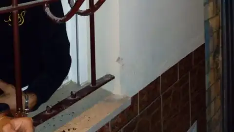 Imagen de la detención de dos acusados de robo en un bar en Cádiz Imagen de la detención de dos acusados de robo en un bar en Cádiz