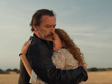 Pascual salva a una Almudena en apuros tras intentar vender la droga Pascual salva a una Almudena en apuros tras intentar vender la droga