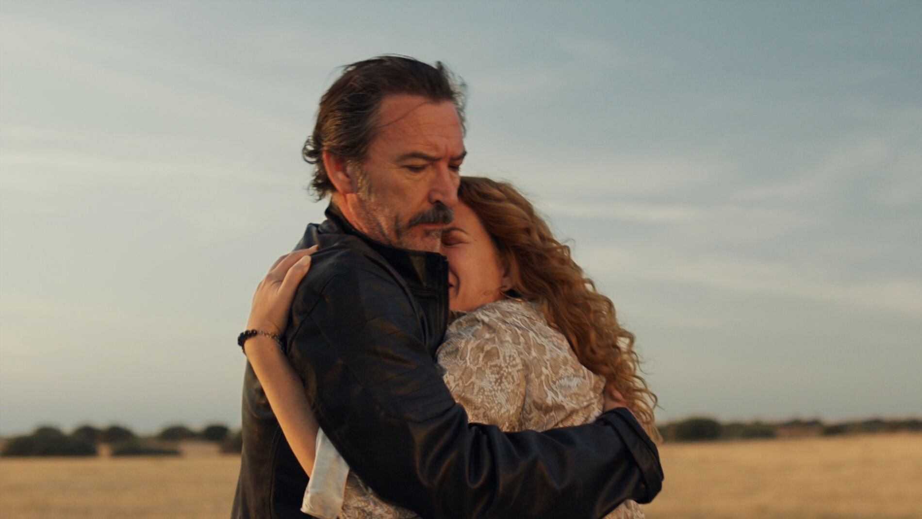 Pascual salva a una Almudena en apuros tras intentar vender la droga