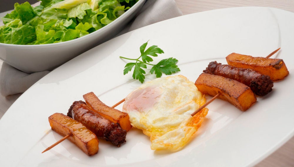 Karlos Arguiñano en tu cocina: Huevos fritos con patatas y chistorra y pastelitos de Belén (Programa 1698)