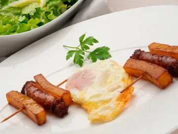 Karlos Arguiñano en tu cocina: Huevos fritos con patatas y chistorra y pastelitos de Belén (Programa 1698) Karlos Arguiñano en tu cocina: Huevos fritos con patatas y chistorra y pastelitos de Belén (Programa 1698)