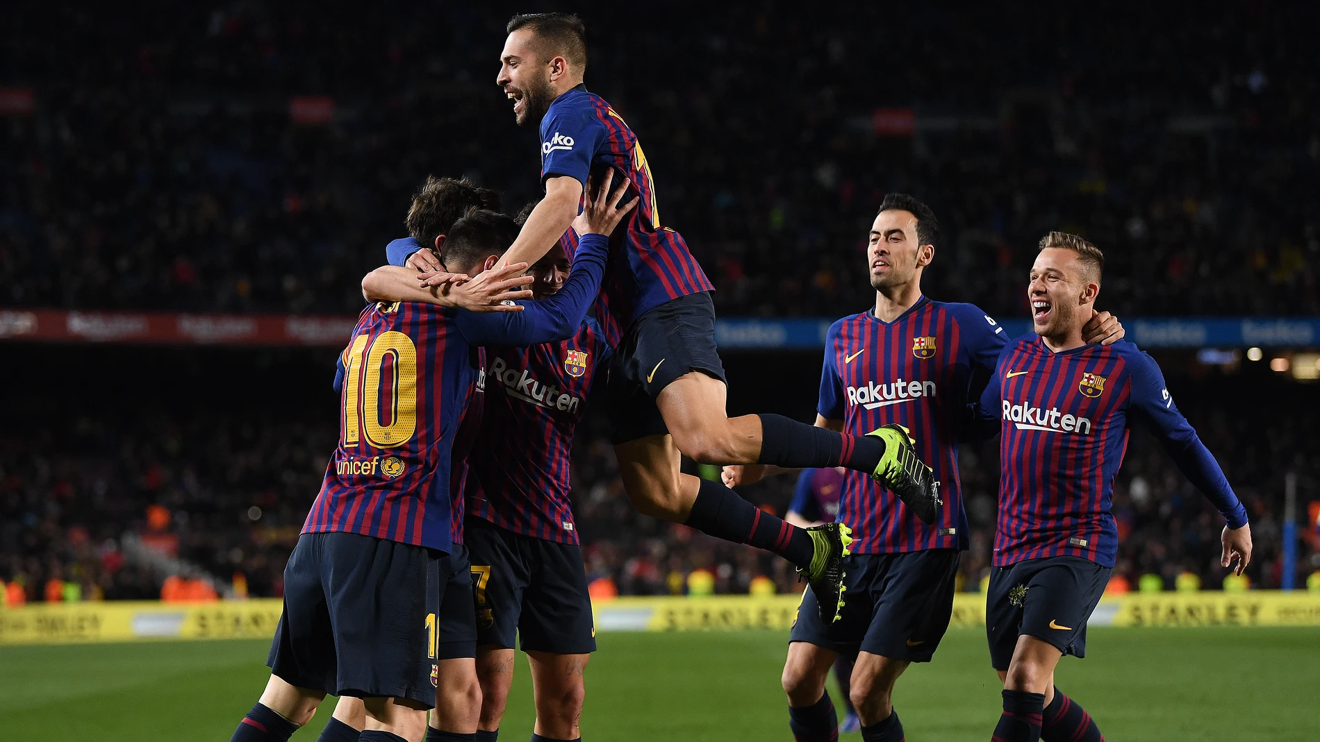 Los jugadores del Barcelona celebran un gol Los jugadores del Barcelona celebran un gol
