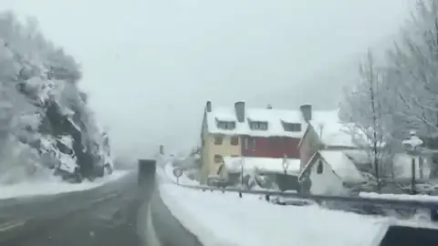Las últimas nevadas caídas afectan especialmente a las carreteras de Huesca y Navarra Las últimas nevadas caídas afectan especialmente a las carreteras de Huesca y Navarra