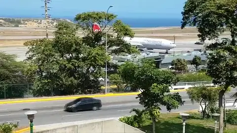 Un avión ruso en el aeropuerto de Caracas desata las especulaciones en Venezuela Un avión ruso en el aeropuerto de Caracas desata las especulaciones en Venezuela