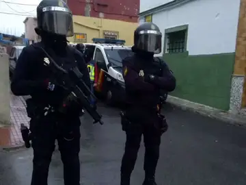 Más de 200 agentes participan en una operación antidroga y contra el blanqueo de capitales en el Campo de Gibraltar Más de 200 agentes participan en una operación antidroga y contra el blanqueo de capitales en el Campo de Gibraltar