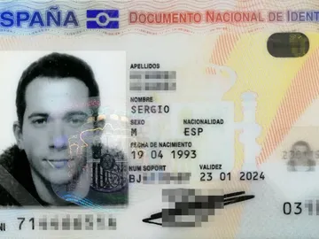 Fotografía DNI del joven que sale con el palillo en la boca Fotografía DNI del joven que sale con el palillo en la boca