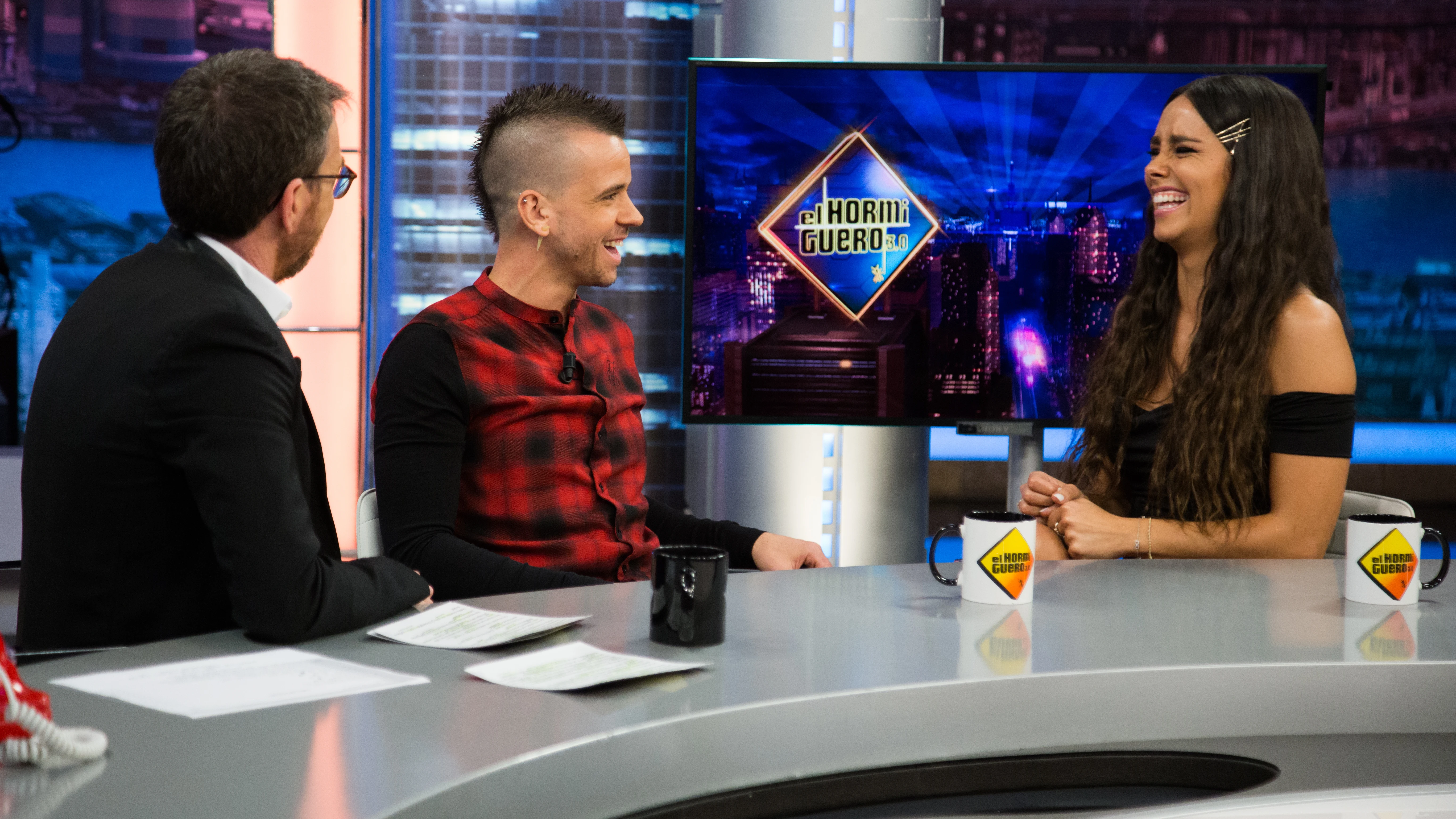 Cristina Pedroche y Dabiz Muñoz confiesan en 'El Hormiguero 3.0' sus secretos de pareja: "Hay abracito y besito matinal" Cristina Pedroche y Dabiz Muñoz confiesan en 'El Hormiguero 3.0' sus secretos de pareja: "Hay abracito y besito matinal"