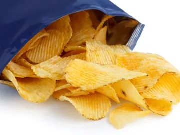 Una bolsa de patatas fritas abierta Una bolsa de patatas fritas abierta