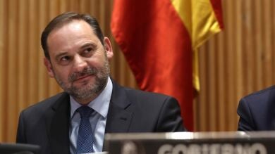 Ábalos reconoce que no le extraña lo del taxi y las VTC en Madrid porque ya dijeron que no regularían