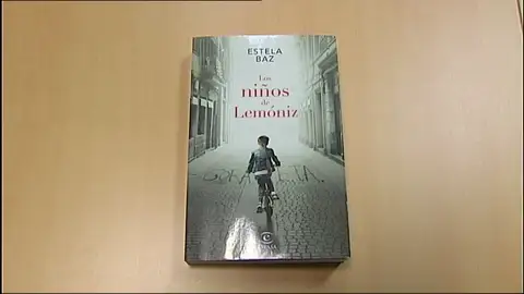 Estela Baz presenta 'Los niños de Lemóniz': la historia de los años de plomo de ETA desde la mirada de una niña Estela Baz presenta 'Los niños de Lemóniz': la historia de los años de plomo de ETA desde la mirada de una niña