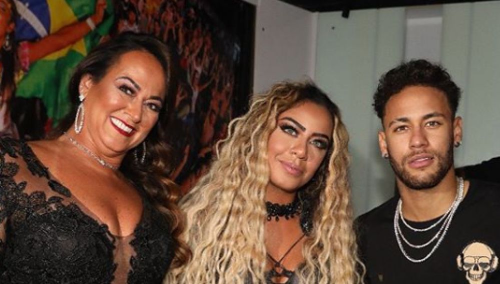 Neymar, junto a su hermana Rafaella