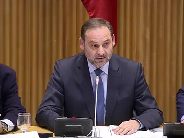 Ábalos avisa de que Uber y Cabify dejarán de dar servicio en cuatro años si las CCAA no regulan Ábalos avisa de que Uber y Cabify dejarán de dar servicio en cuatro años si las CCAA no regulan