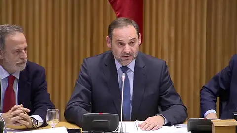 Ábalos avisa de que Uber y Cabify dejarán de dar servicio en cuatro años si las CCAA no regulan Ábalos avisa de que Uber y Cabify dejarán de dar servicio en cuatro años si las CCAA no regulan