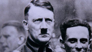 Persiguiendo a Hitler - Capítulo 1: La caza comienza