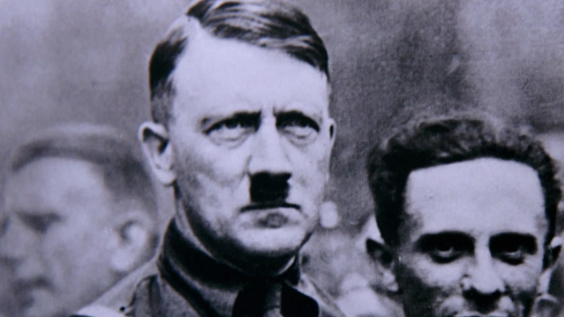 Persiguiendo a Hitler - Capítulo 1: La caza comienza Persiguiendo a Hitler - Capítulo 1: La caza comienza