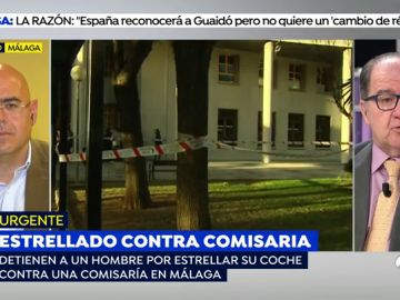 Un hombre de 30 años con intenciones suicidas empotra su vehículo contra la Comisaría Provincial de Málaga