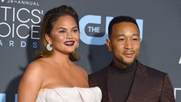 Chrissy Teigen y John Legend Chrissy Teigen y John Legend