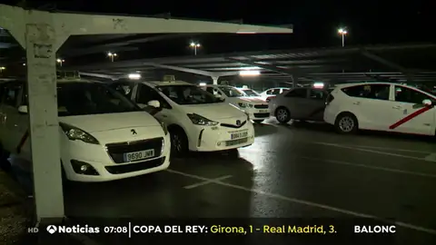 Comienzan a concentrarse taxistas en la T4 de Madrid en su duodécima día de huelga Comienzan a concentrarse taxistas en la T4 de Madrid en su duodécima día de huelga