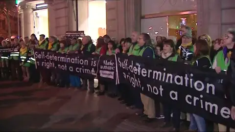 Activistas de ACN ocupan la sede de la Comisión Europea en Barcelona Activistas de ACN ocupan la sede de la Comisión Europea en Barcelona