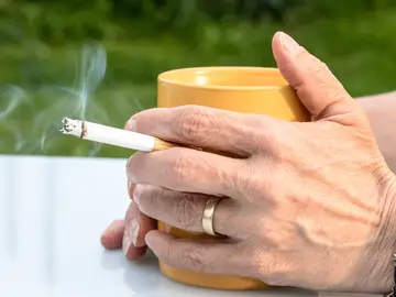 Persona fumando Persona fumando