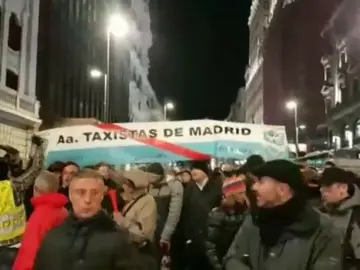 Los taxistas vuelven a tomar las calles de Madrid para exigir a la Comunidad que se cumplan sus propuestas Los taxistas vuelven a tomar las calles de Madrid para exigir a la Comunidad que se cumplan sus propuestas