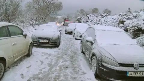 En Reino Unido escuelas cerradas y vuelos cancelados por la nieve En Reino Unido escuelas cerradas y vuelos cancelados por la nieve