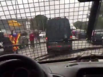 Se filtra un vídeo grabado en un furgón de la Guardia Civil del traslado de los presos