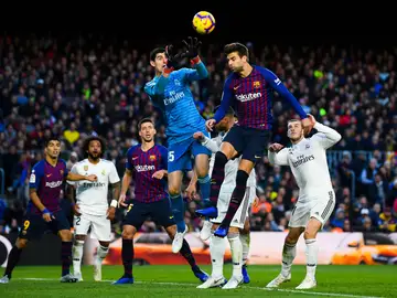 Barcelona - Real Madrid: Momento de un Clásico entre Real Madrid y Barcelona Barcelona - Real Madrid: Momento de un Clásico entre Real Madrid y Barcelona