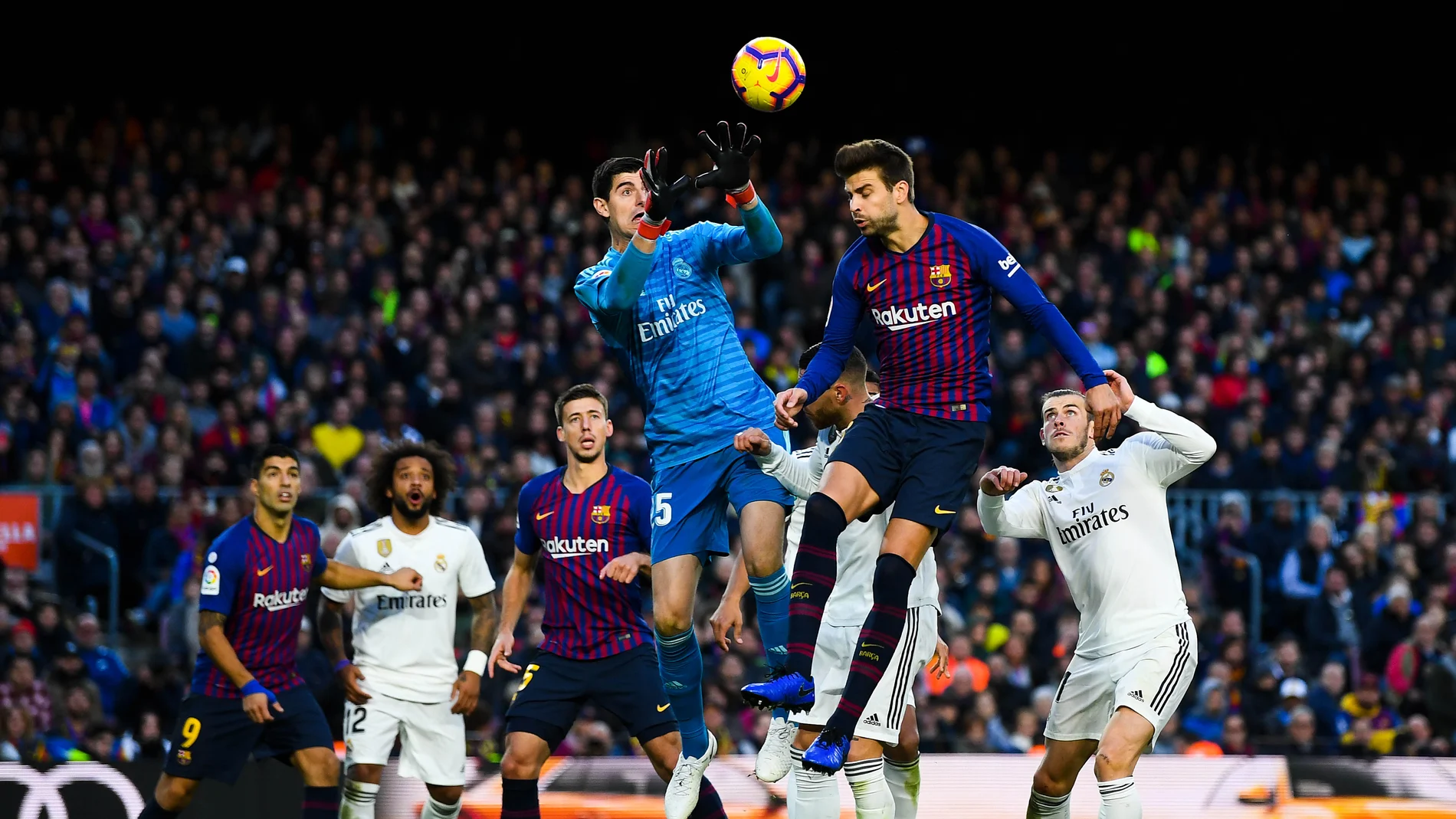 Barcelona - Real Madrid: Momento de un Clásico entre Real Madrid y Barcelona Barcelona - Real Madrid: Momento de un Clásico entre Real Madrid y Barcelona