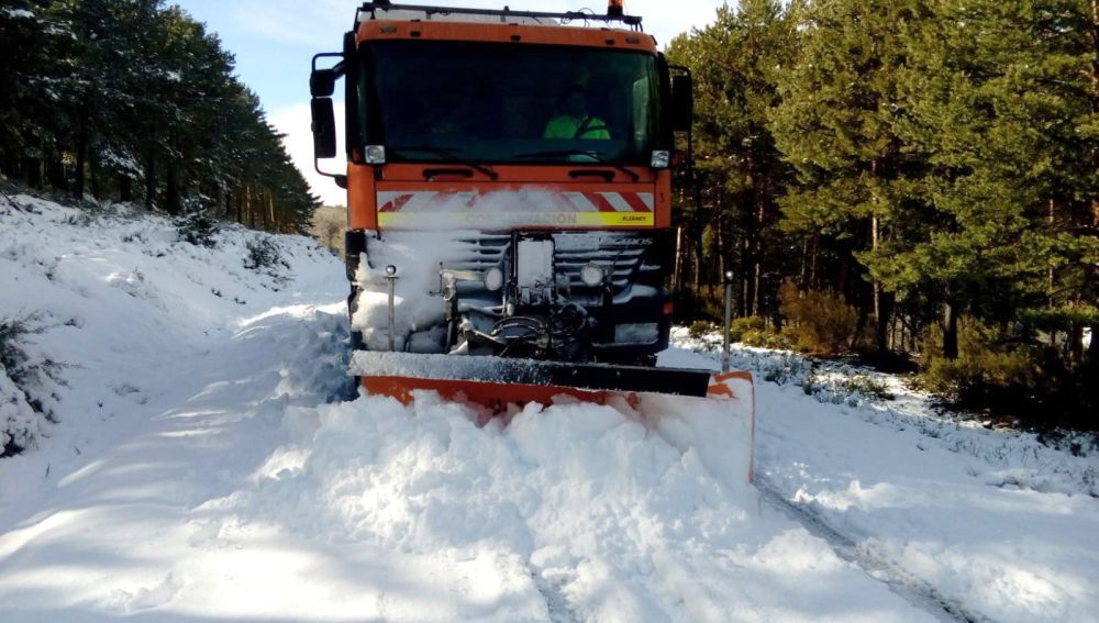 La nieve obliga a cortar otra vez la autovía Rías Bajas a camiones en Zamora 