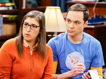 Mayim Bialik y Jim Parsons como Amy y Sheldon en 'The Big Bang Theory' Mayim Bialik y Jim Parsons como Amy y Sheldon en 'The Big Bang Theory'