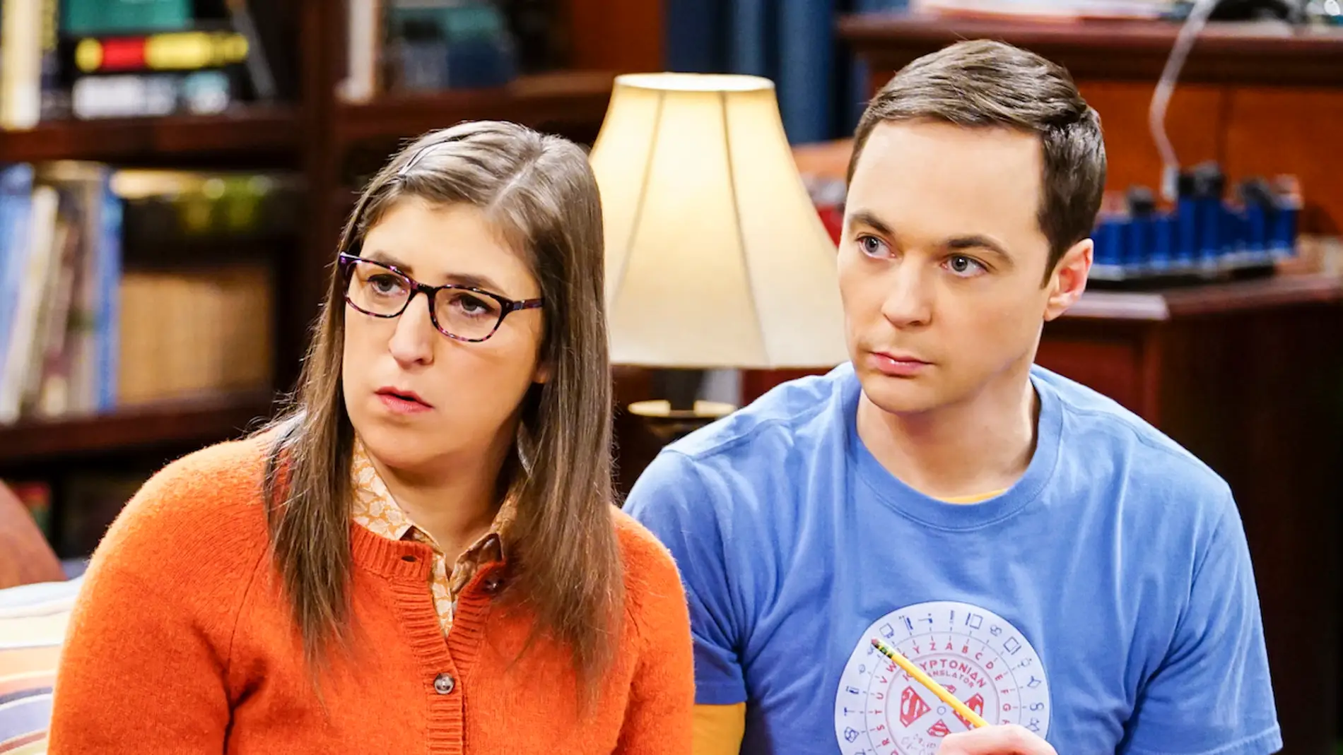 Mayim Bialik y Jim Parsons como Amy y Sheldon en 'The Big Bang Theory'