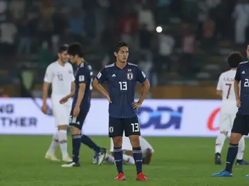 Los jugadores japoneses se lamentan tras la derrota ante Qatar Los jugadores japoneses se lamentan tras la derrota ante Qatar
