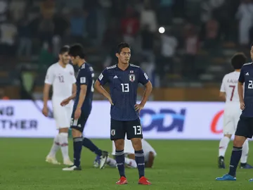Los jugadores japoneses se lamentan tras la derrota ante Qatar Los jugadores japoneses se lamentan tras la derrota ante Qatar