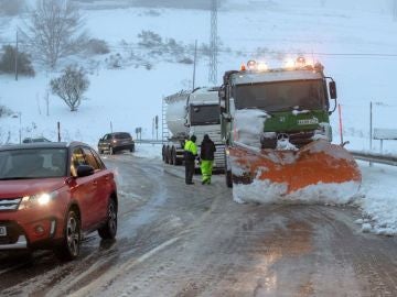 Noticias Fin de Semana (02-02-19) Puertos cerrados y cientos de carreteras cortadas en media España tras el paso de la borrasca Helena