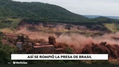 El momento en el que la presa de una mina se rompió y el lodo arrasó todo a su paso en Brasil