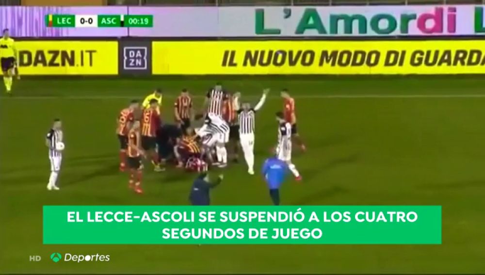 Vaya susto en Italia: se suspende el Lecce - Ascoli por un tremendo golpe que dejó inconsciente a un jugador