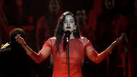 La cantante Rosalía durante su actuación en los Premios Goya 2019 La cantante Rosalía durante su actuación en los Premios Goya 2019