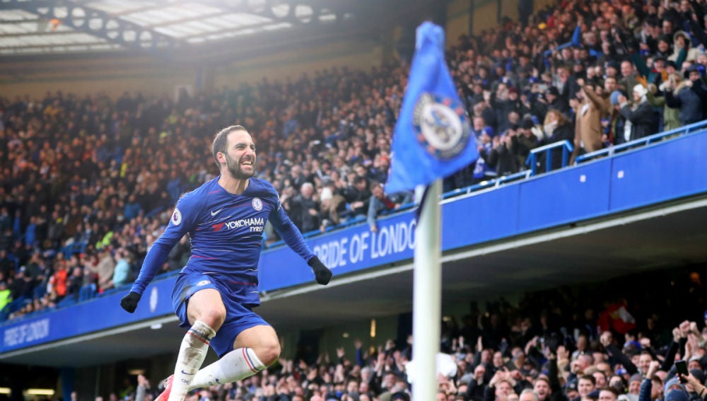 HIguaín celebra un gol con el Chelsea