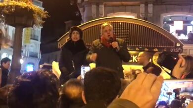 El padre del opositor Leopoldo López apoya a Juan Guaidó en la manifestación de Madrid